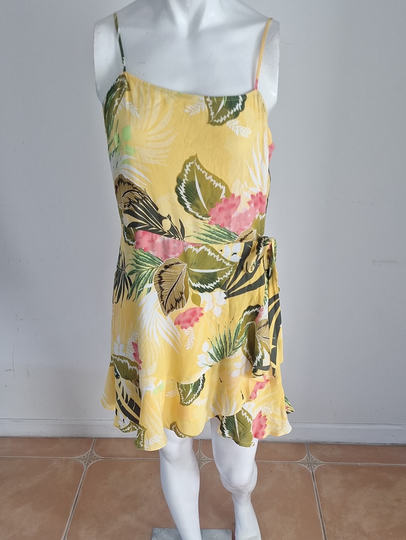 Express Summer Gorgeous Yellow Floral Tie-Waist Dress Sz L 100% Rayon